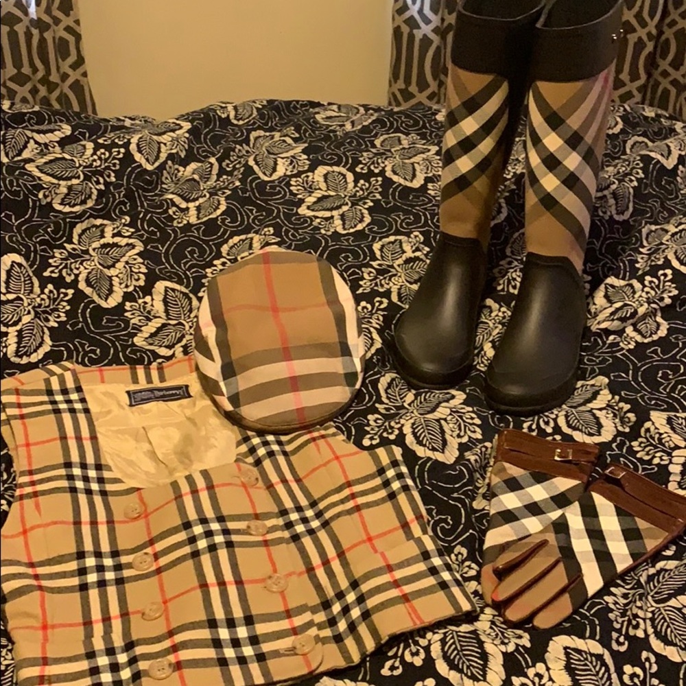 Burberry Gloves